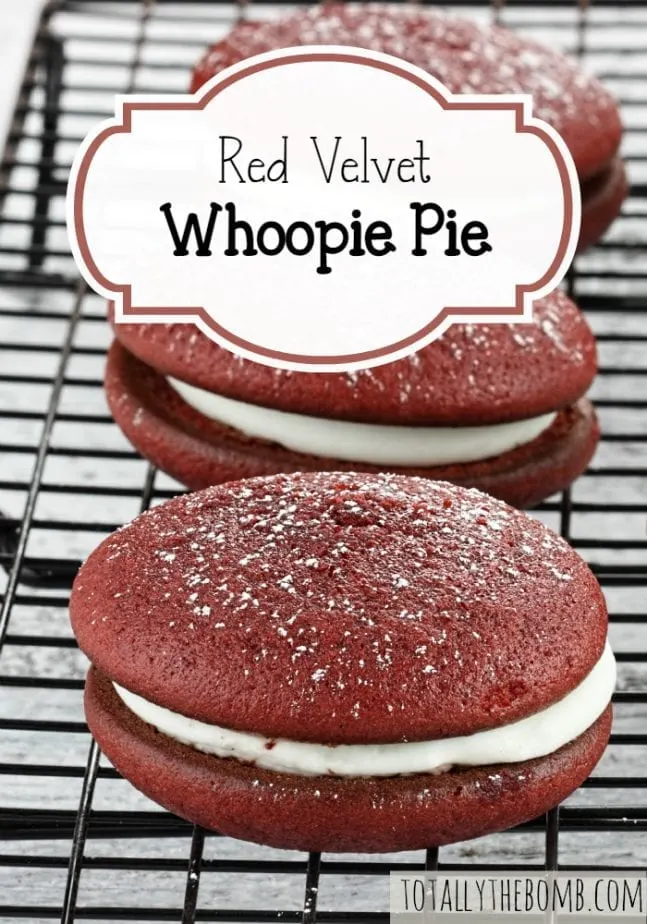 red velvet whoopie pie