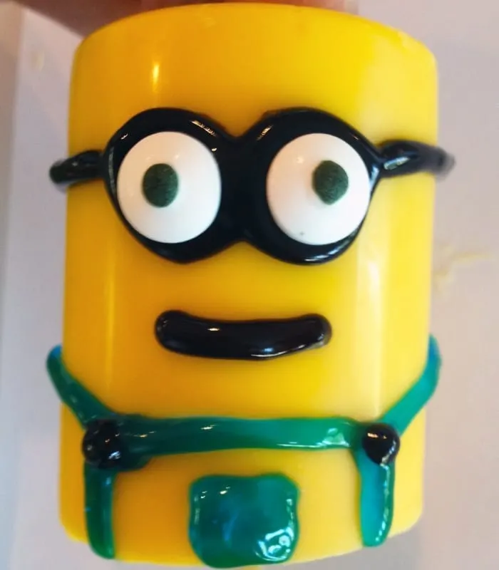 Snacktastic Yellow Chocolate Minions Cups