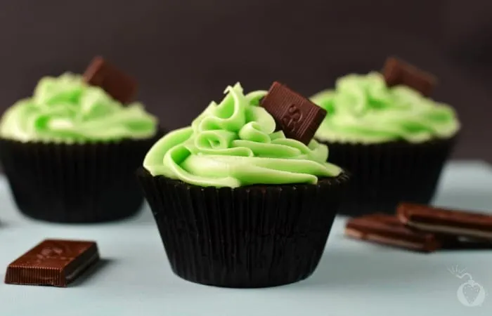 chocolate mint cupcakes featured