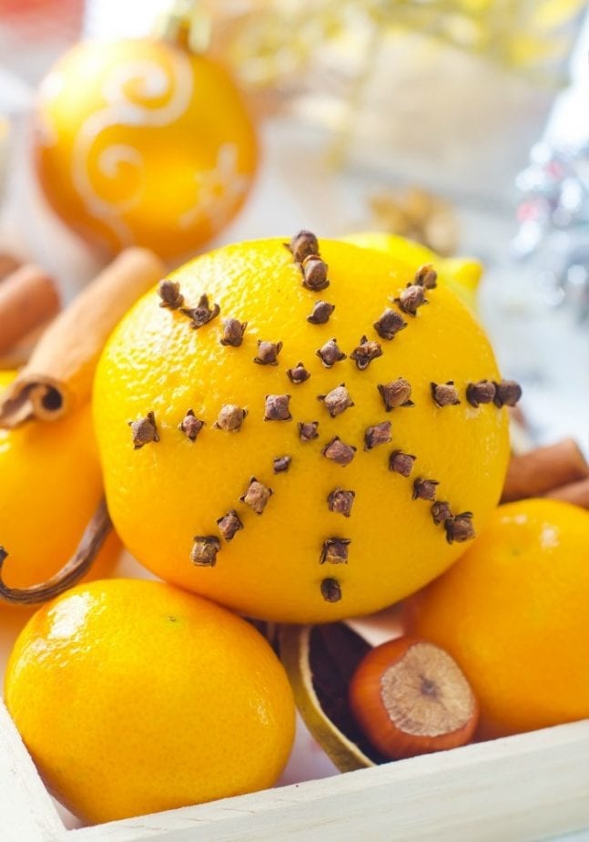 Cloves and citrus are the classic scent of the holidays