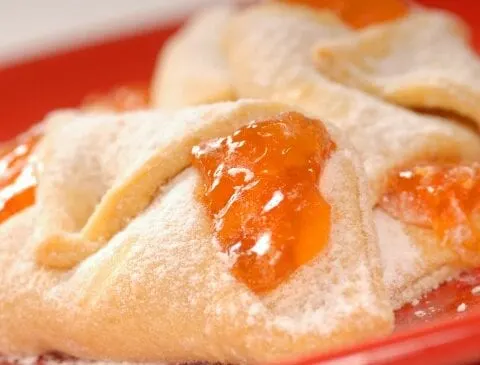 Totally Cravable Apricot Kolaches Are A Winter 'Must Bake'