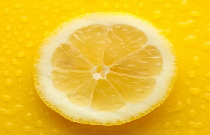 Here are 25 things you probably didn't know you can do with lemons. Well, other than make lemonade. Have fun! | #TotallyTheBomb #lemons #howto #diy #cleaning #spring #housework #otheruses #citrus