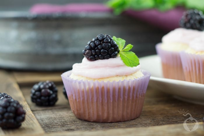 Delightful Blackberry Cupcakes