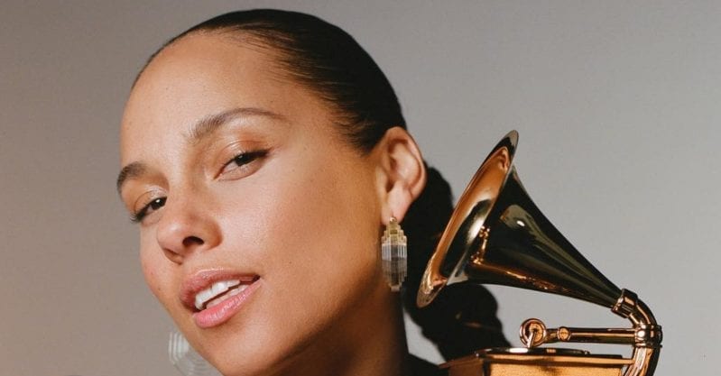 Here’s The Real Reason Why Grammys Host Alicia Keys Doesn’t Wear Makeup