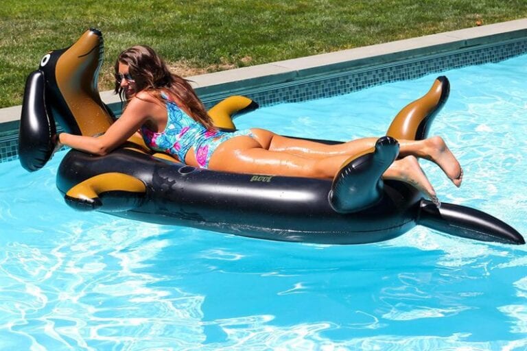 This Weiner Dog Pool Float Makes My Heart Happy