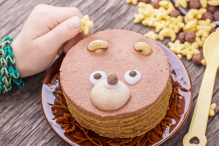 Let me start by saying that making a cake with your kid is fun. They really get into it. This Kid-Made Vegan Chocolate Cake (or as my kid calls it: Beary-Chocolate Cake) is so simple, it amps-up the fun to 10,000. #vegan #cake #kidactivities