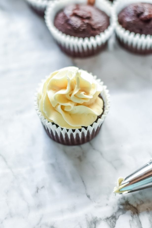 If you were hoping for a classic death-by-dessert, let me assure you that these decadent and creamy Salted Caramel Cupcakes deliver. #saltedcaramel #saltedcaramelcake #saltedcaramelcupckes #caramel