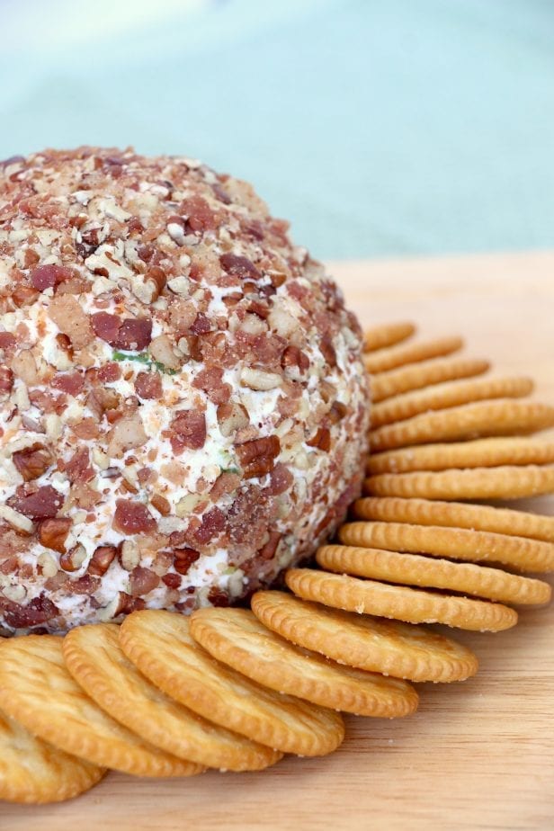 I needed a seriously good appetizer the other day for a party. This Mouthwateringly Good Bacon Blue Cheese Ball more than fit the bill. #bacon #cheeseball #cheeseballrecipe #appetizer