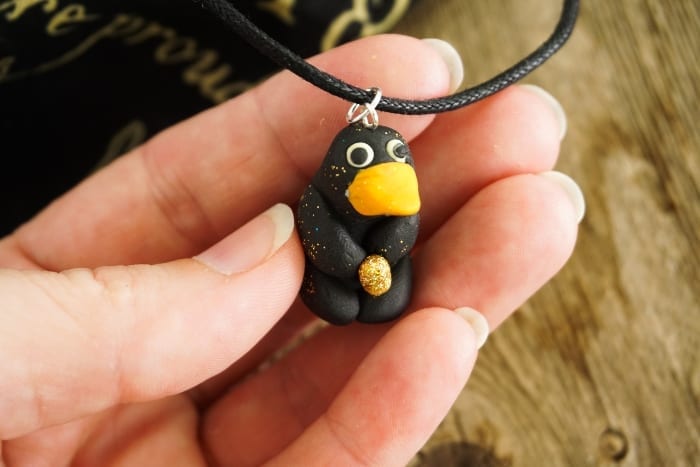 Let's be clear, when Fantastic Beasts originally came out, the Niffler was my bae. And this DIY Niffler Necklace is so Cute, I'm Hoarding It. #fantasticbeasts #harrypotter #niffler