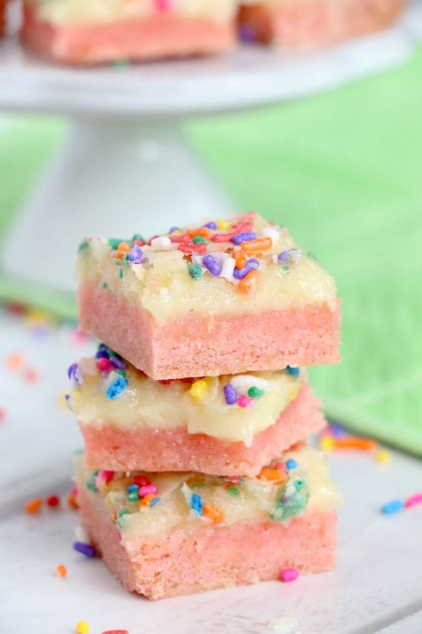 I'm not kidding you, these Gooey Cake Batter Bars are are Every Kid's Dream. Soft, sweet, and such an easy treat to make--it's like the perfect summertime treat, but fancy enough you could make them for a party! #cakebatterbars #treat #summerrecipes