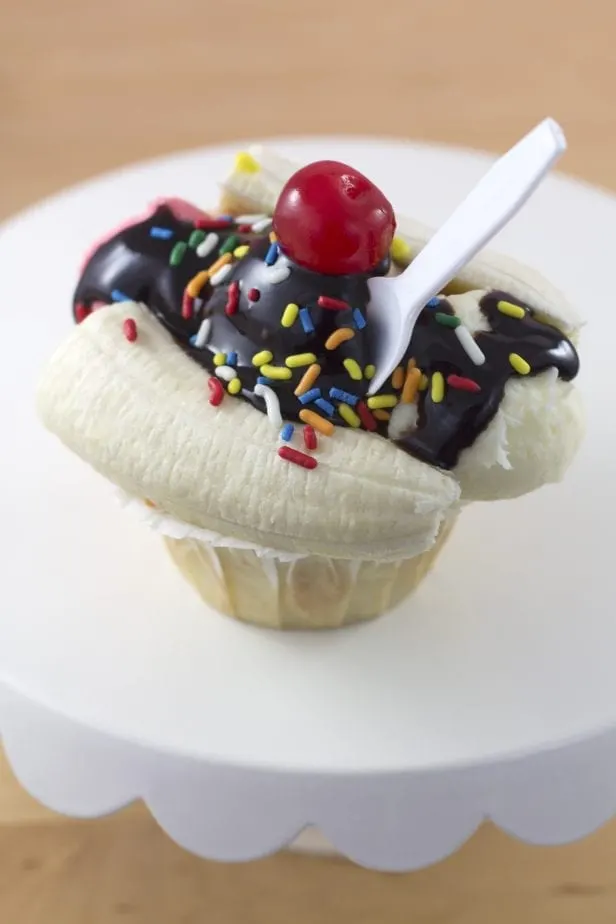 I am absolutely in love with these Banana Split Cupcakes! They’re so simple, but so cute, you’ll have a whole line of kiddos around the block wanting a cupcake of their very own. Or, just your own kids demanding seconds of these Banana Split Cupcakes—and thirds. #cupcakes #cupcakerecipe #bananasplitcupcakes