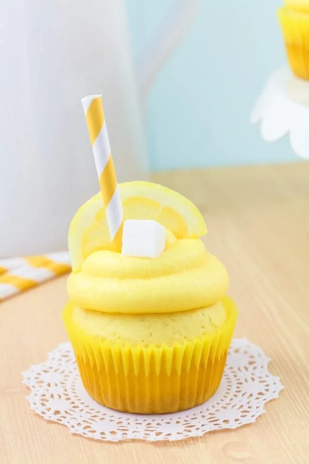Let’s be really honest, summer is about the lemonade stand, right? These Sweet Little Lemonade Stand Cupcakes bring all that back. #cupcake #lemoncupcakes #lemonadecupcakes
