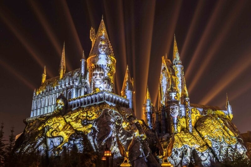There’s a New Dark Arts Light Show At Hogwarts Castle In Universal