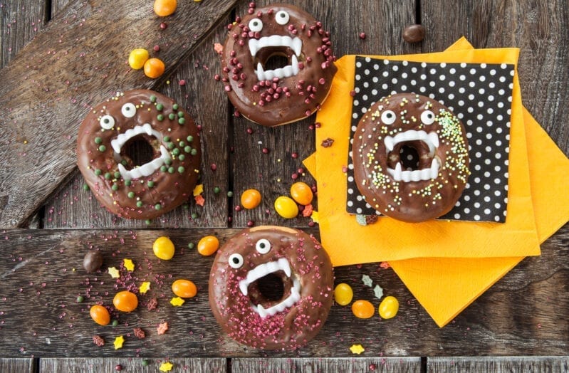 Vampire Donuts Are The Cutest Halloween Treat Ever