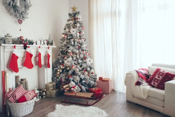 Experts Say Putting Christmas Decorations Up Early Makes You Happier