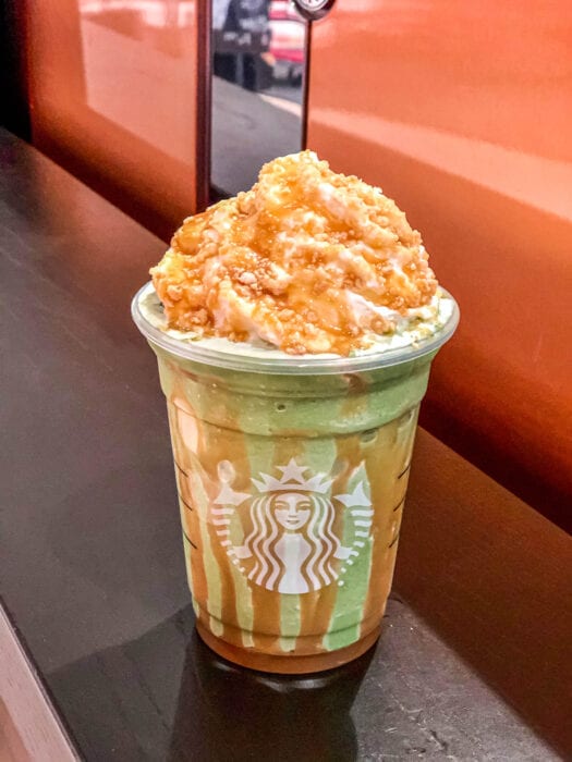 The base of this Baby Yoda Frappuchino is a macha green tea frappuchino with caramel drizzel