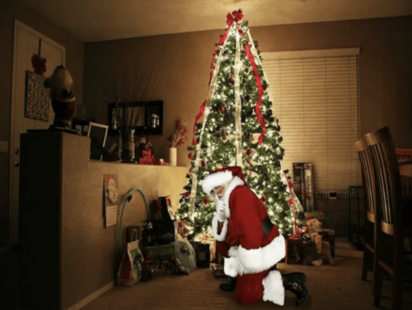 Here’s How You Can Take A Photo of Santa In Your House
