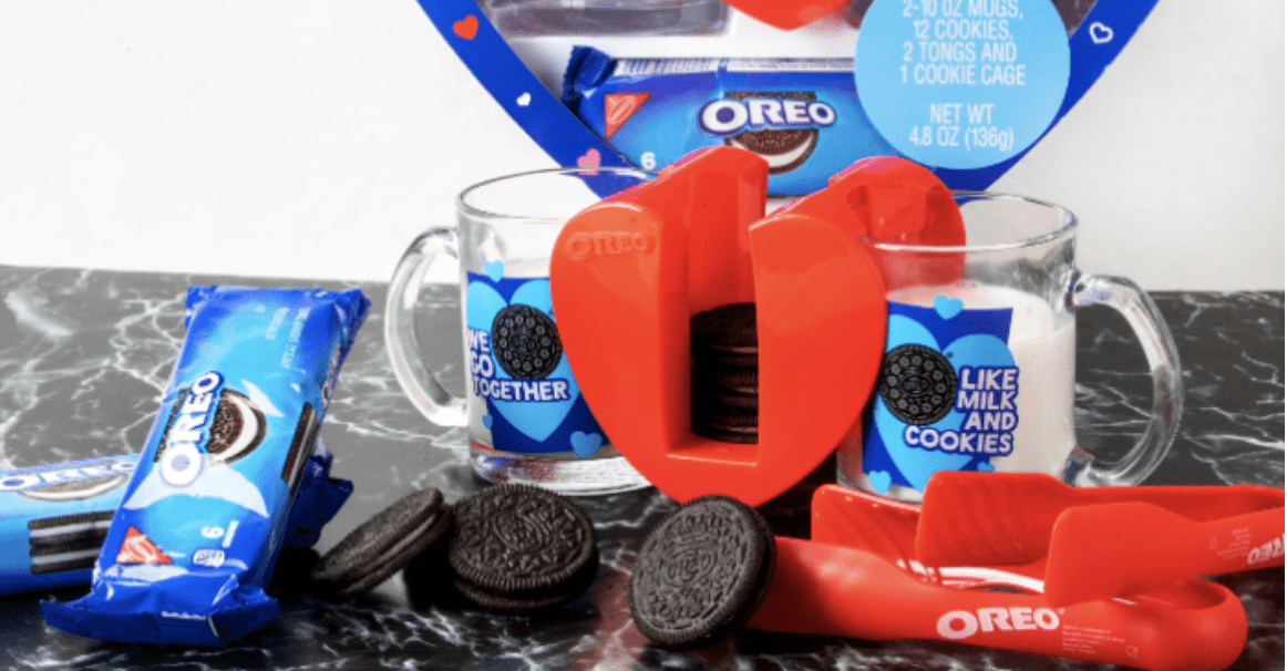 You Can Get This Oreo Dunk Set For Two Just In Time For Valentine’s Day