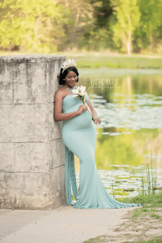 This Magical Disney Princess Maternity Photo Shoot Will Have You ...