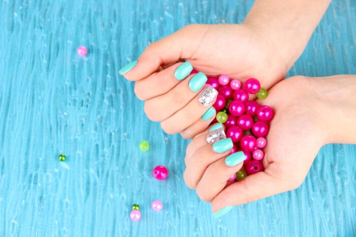 Turns Out, Dip Powder Manicures Can Give You Herpes and Other Serious  Infections