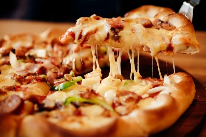 https://cdn.totallythebomb.com/wp-content/uploads/2020/04/pizza-700x467.jpg.webp