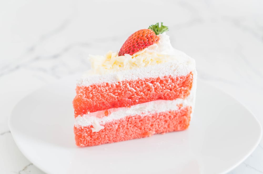 Strawberry Crazy Cake You Can Make Without Eggs, Milk, Or Butter