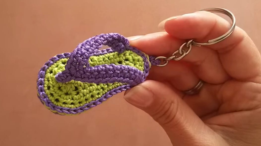 Here’s A Free Pattern To Crochet Tiny Flip Flop Keychains