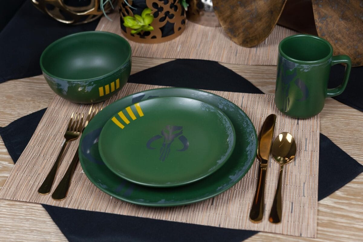 You Can Get A Boba Fett Dinnerware Set For The Mandalorian Lover In Your Life