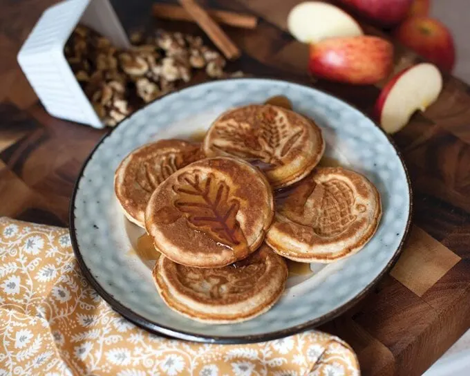 Falling Snowflake Pancake Pan