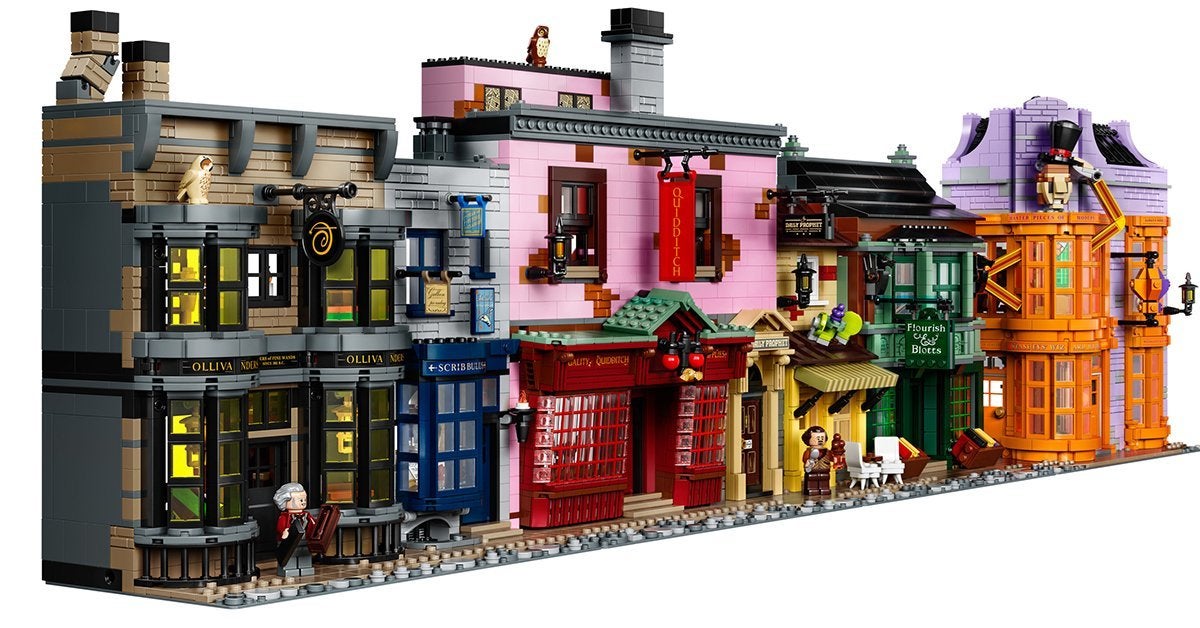 LEGO Released A Huge Harry Potter Diagon Alley Set, Accio It To Me!