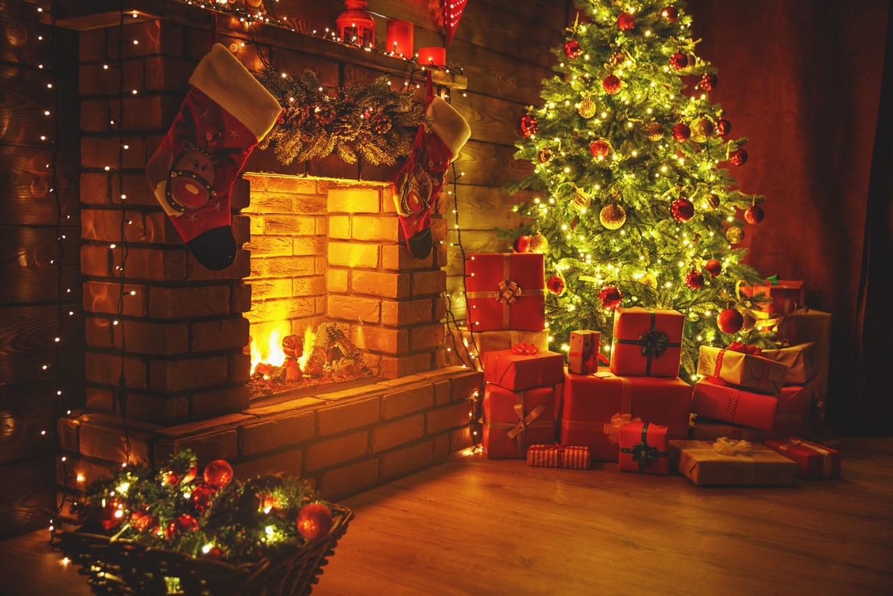 Turns Out, Putting Up Your Holiday Decorations Early Can Make You Happier