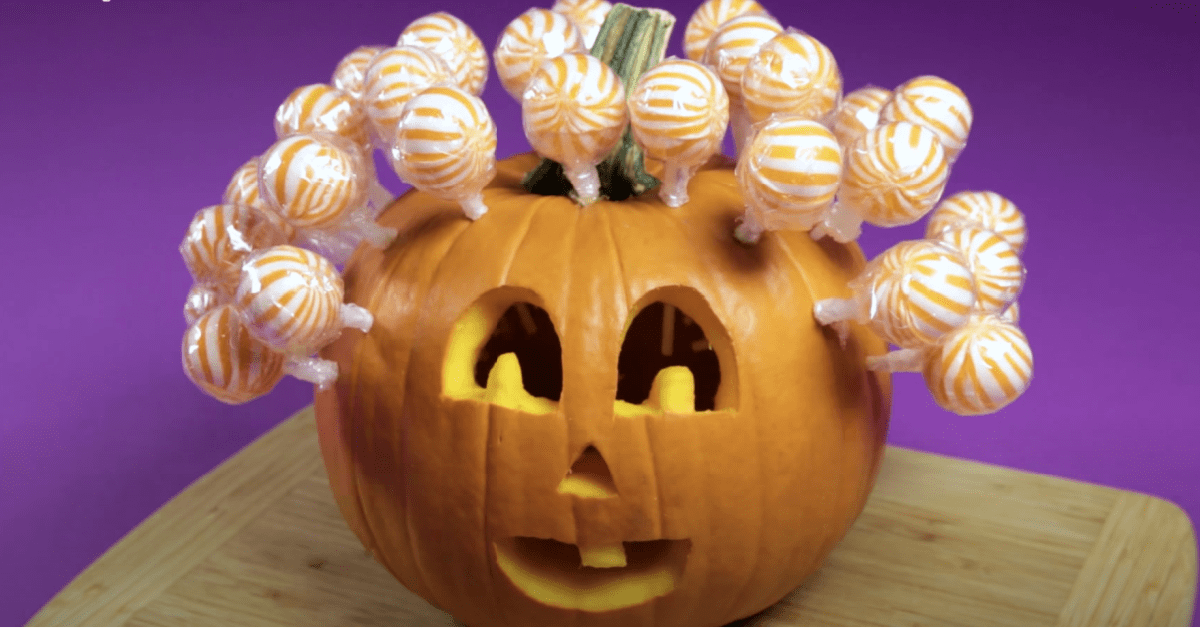 You Can Make Lollipop Pumpkins To Hand Out Candy To Kids On Halloween This Year