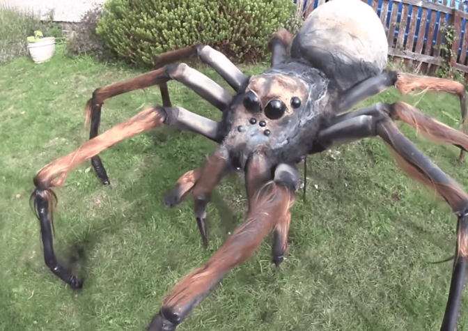You Can Make A Giant Spider That You Can Put In Your Yard For Halloween