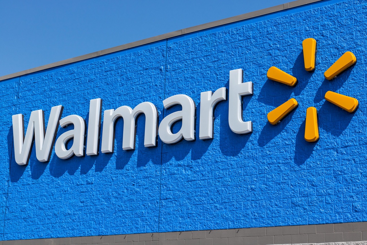 Walmart Just Raised The Hourly Pay Rate To $15 For Nearly Half of All U.S. Employees
