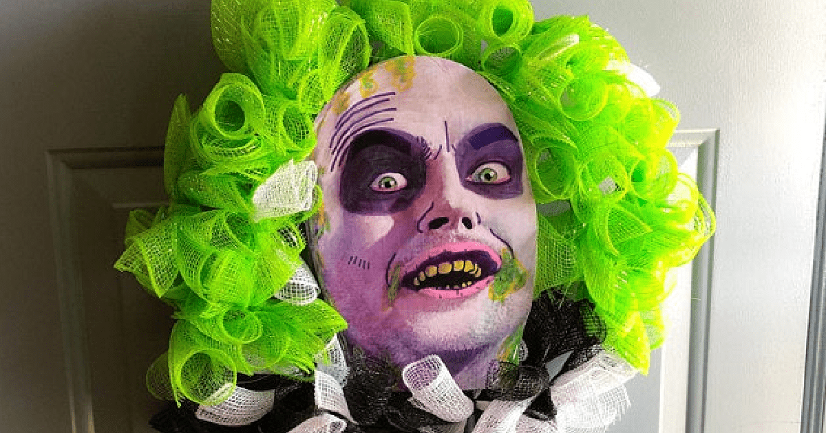 This Beetlejuice Wreath Is Here To Spread Some Spooky Halloween Vibes