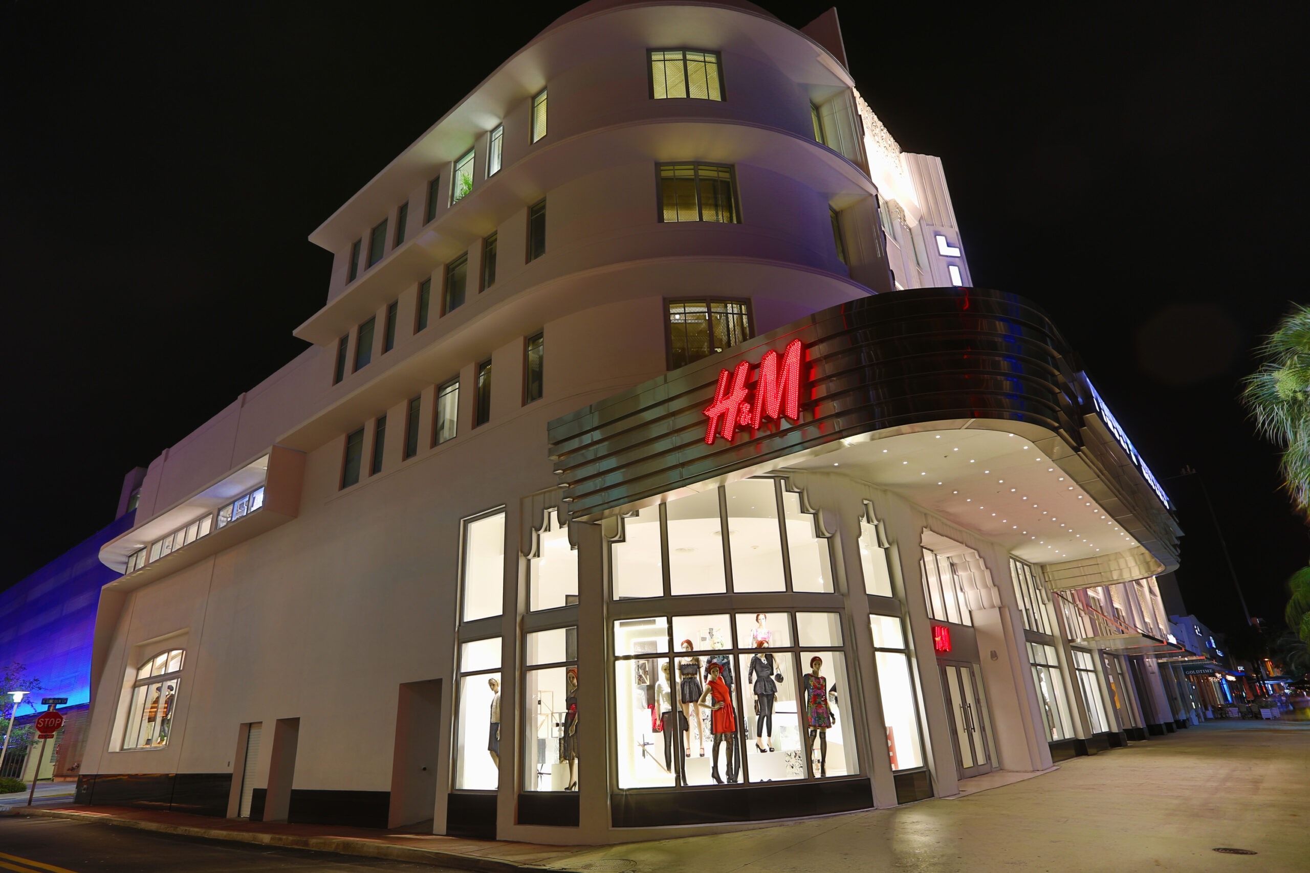 H&M Just Announced They Are Closing 250 Stores