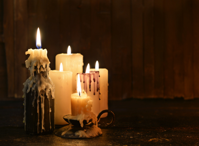 This image has an empty alt attribute; its file name is Halloween-candles-1.jpg