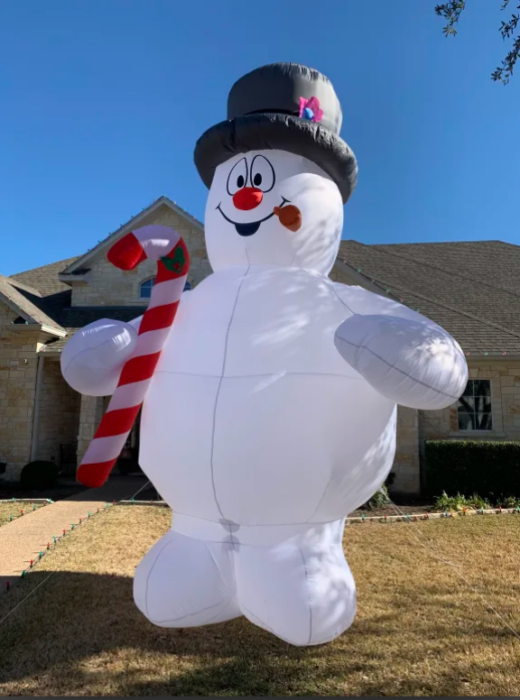 You Can Get A Giant 18 Foot Inflatable Frosty The Snowman That Puts On ...