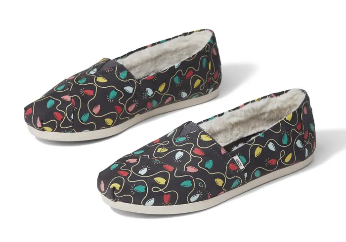 placere Læs hensigt TOMS Has Shoes Covered In Christmas Tree Lights That Glow In The Dark And I  Need Them