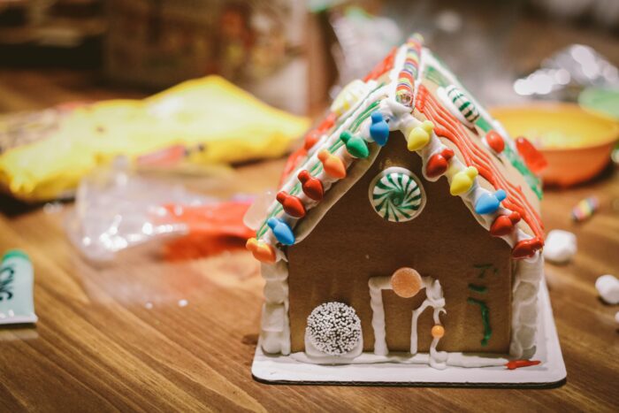 Starbucks Gingerbread House!!  Starbucks gingerbread house, Christmas  gingerbread house, Gingerbread house