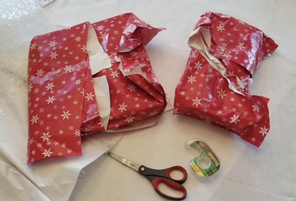 If Your Presents Look Like They Were Wrapped By A Blind T-Rex, You Need to See This Woman’s Present Wrapping Hacks