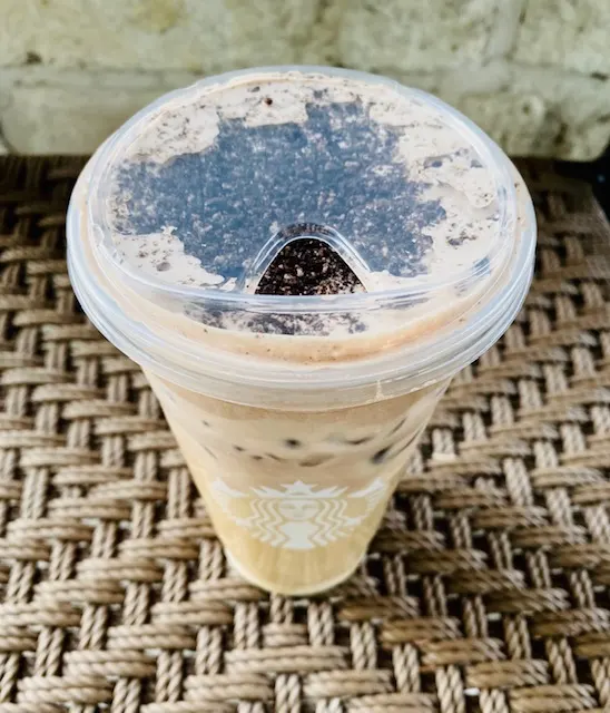 https://cdn.totallythebomb.com/wp-content/uploads/2021/01/Cookies-And-Cream-Cold-Brew.jpg.webp