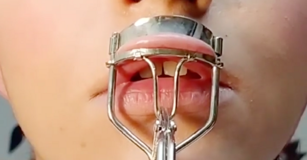 Women Are Faking Plump Lips Using An Eyelash Curler and I Wish I Was Kidding