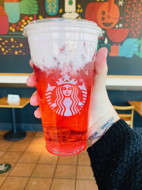 what are the ingredients in a strawberry acai refresher