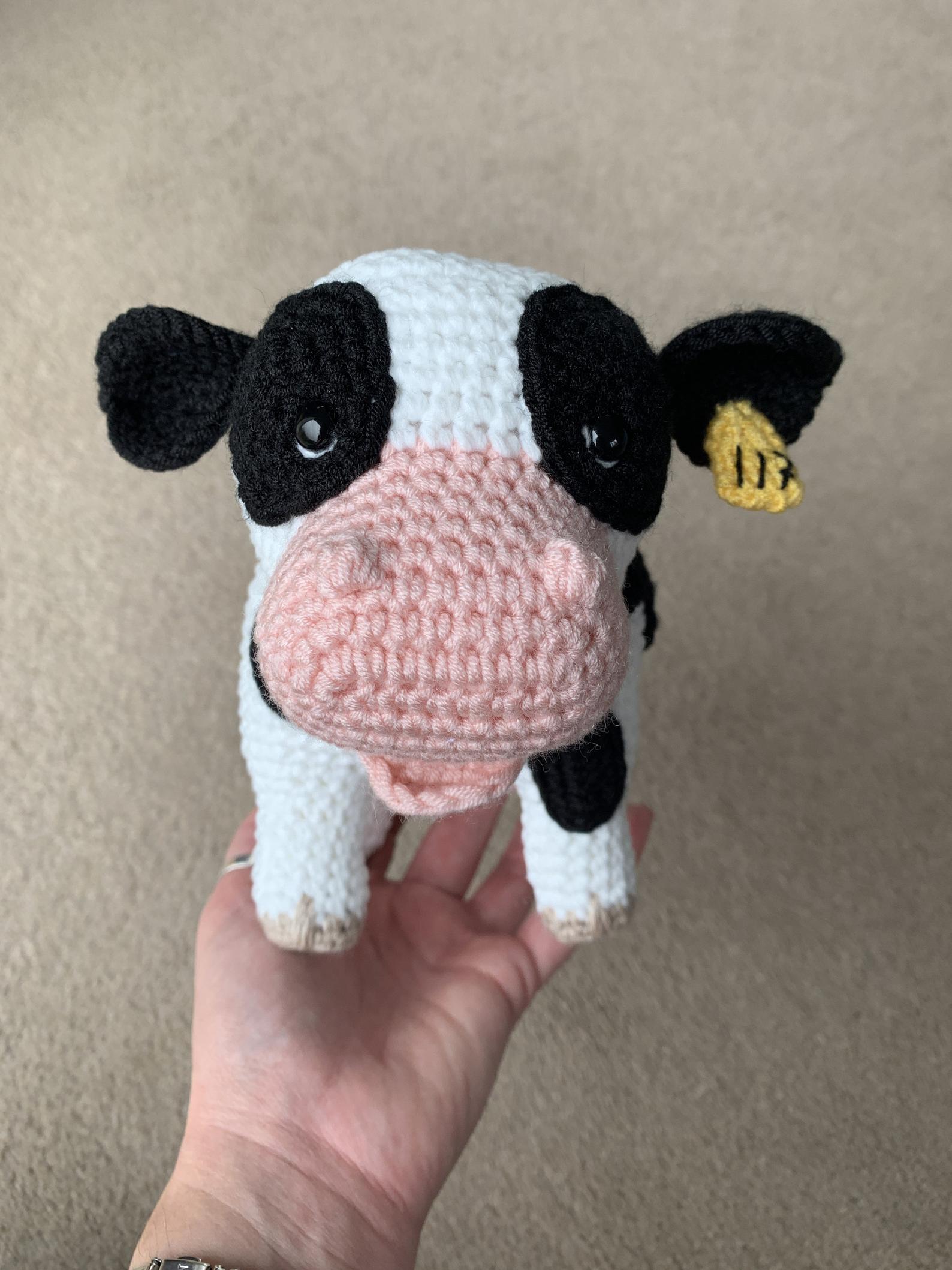 You Can Crochet A Mama Cow With Her Baby Calf And It Is Absolutely Adorable