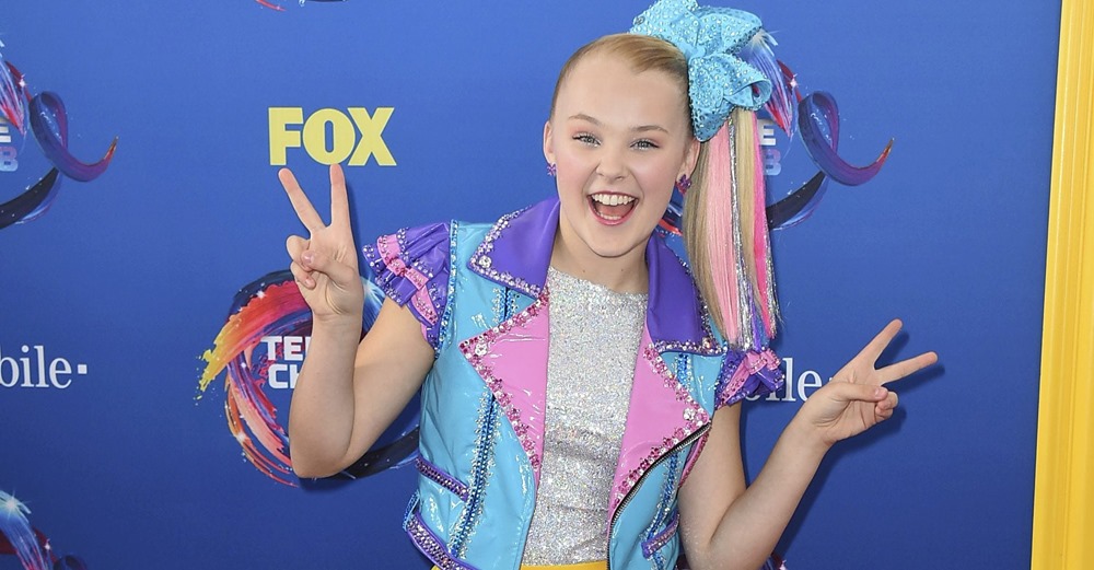 JoJo Siwa Cuts Off Her Signature Ponytail For A Shorter Style