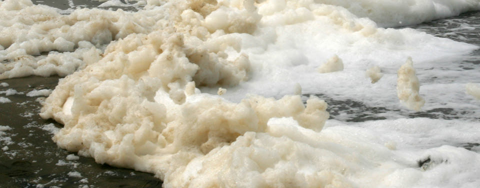 If You Ever See Massive Amounts of Foam In The Ocean, Here’s What It Means