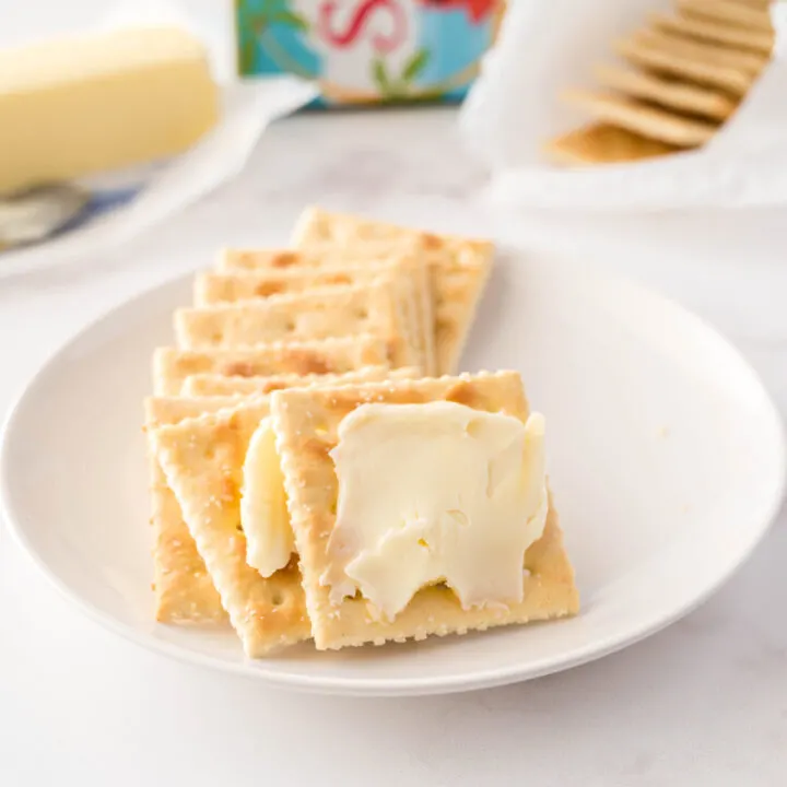 Buttered Saltine Crackers