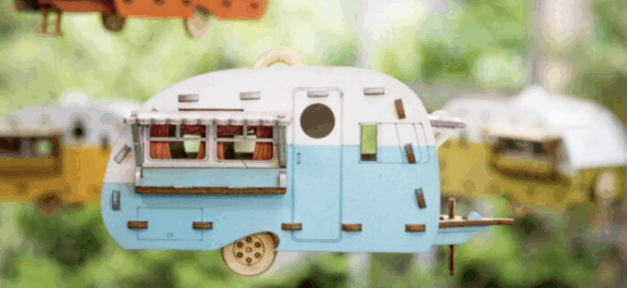 This Retro Camper Birdhouse Is The Perfect Addition To Your Yard