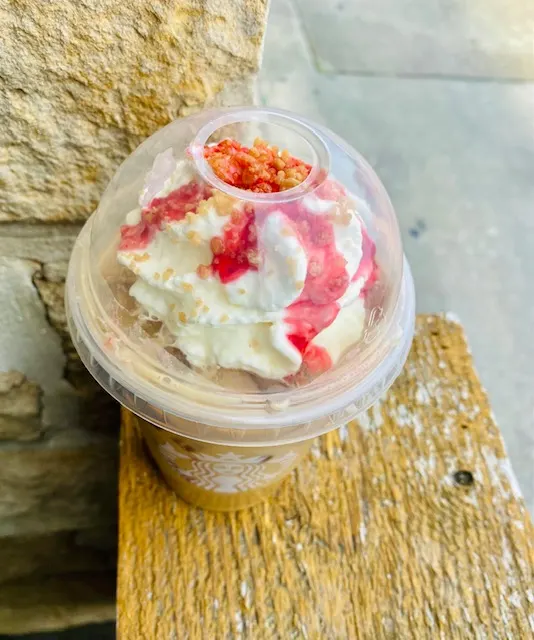 You Can Get A White Chocolate Raspberry Cake Latte From Starbucks That ...